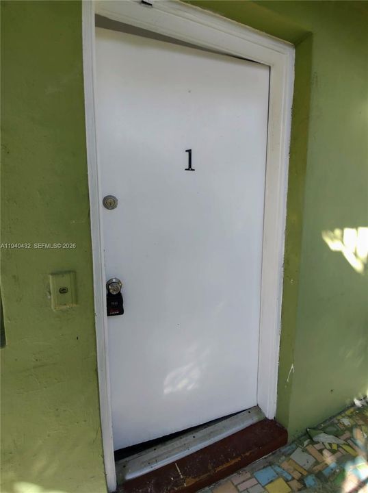 出租: $1,650 (1 贝兹, 1 浴室, 3893 平方英尺)