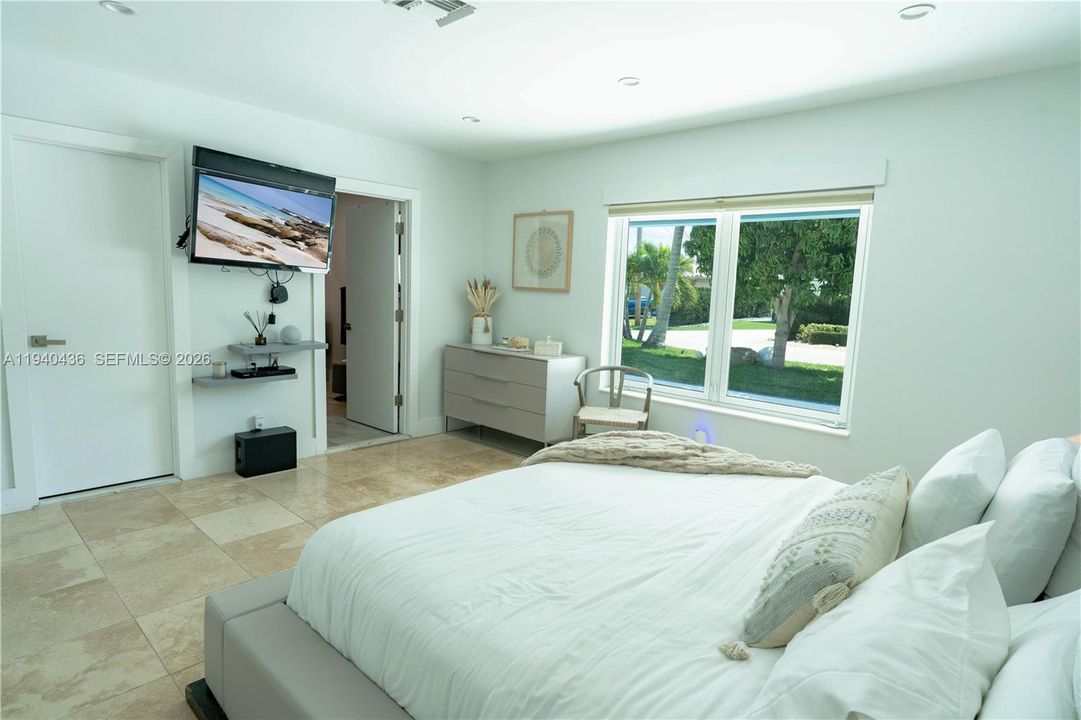 待售: $1,890,000 (4 贝兹, 2 浴室, 2250 平方英尺)