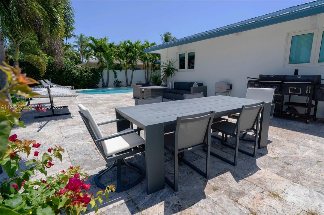 待售: $1,890,000 (4 贝兹, 2 浴室, 2250 平方英尺)