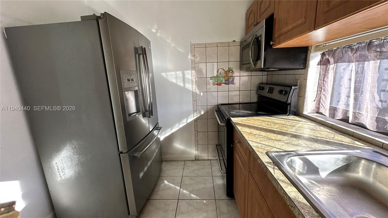 For Rent: $1,850 (1 beds, 1 baths, 767 Square Feet)