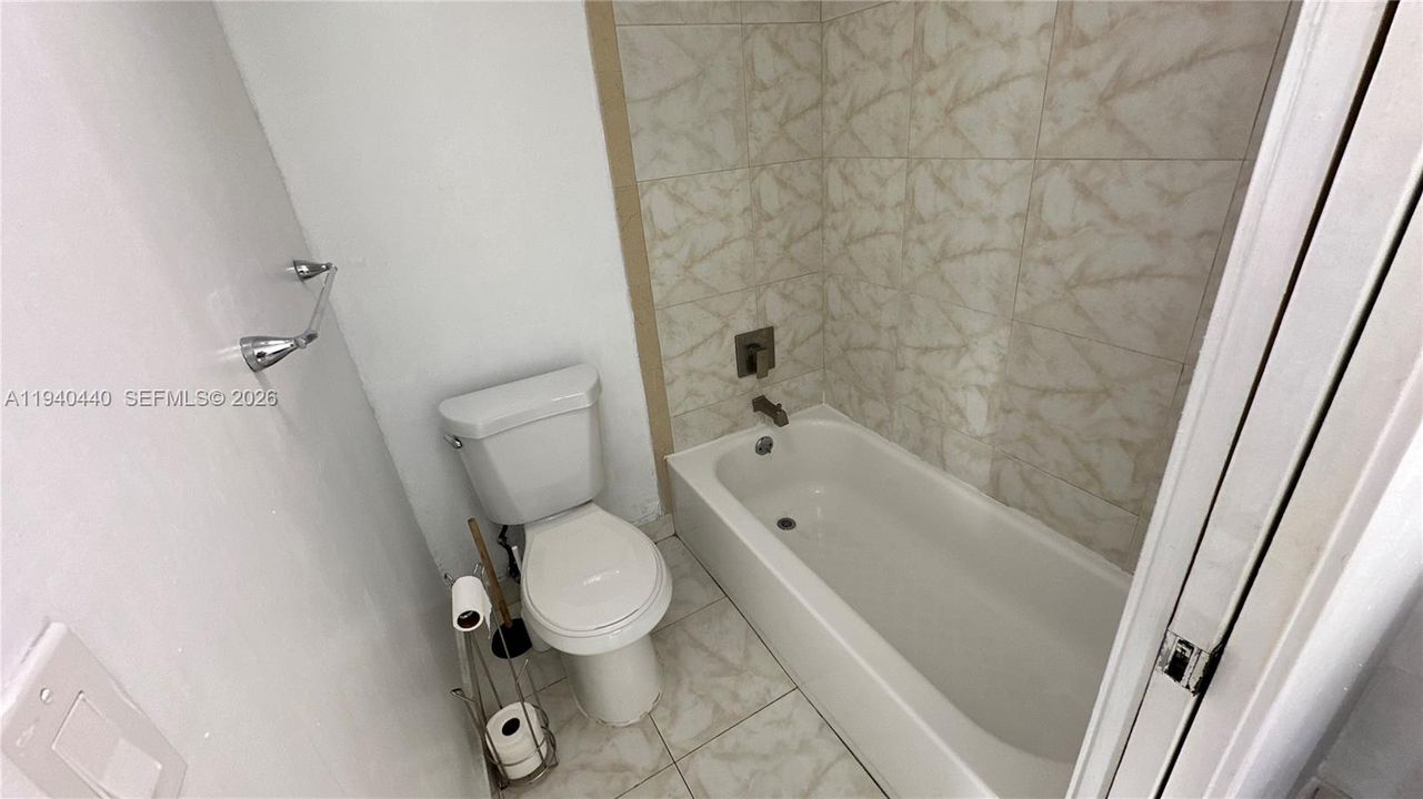 For Rent: $1,850 (1 beds, 1 baths, 767 Square Feet)