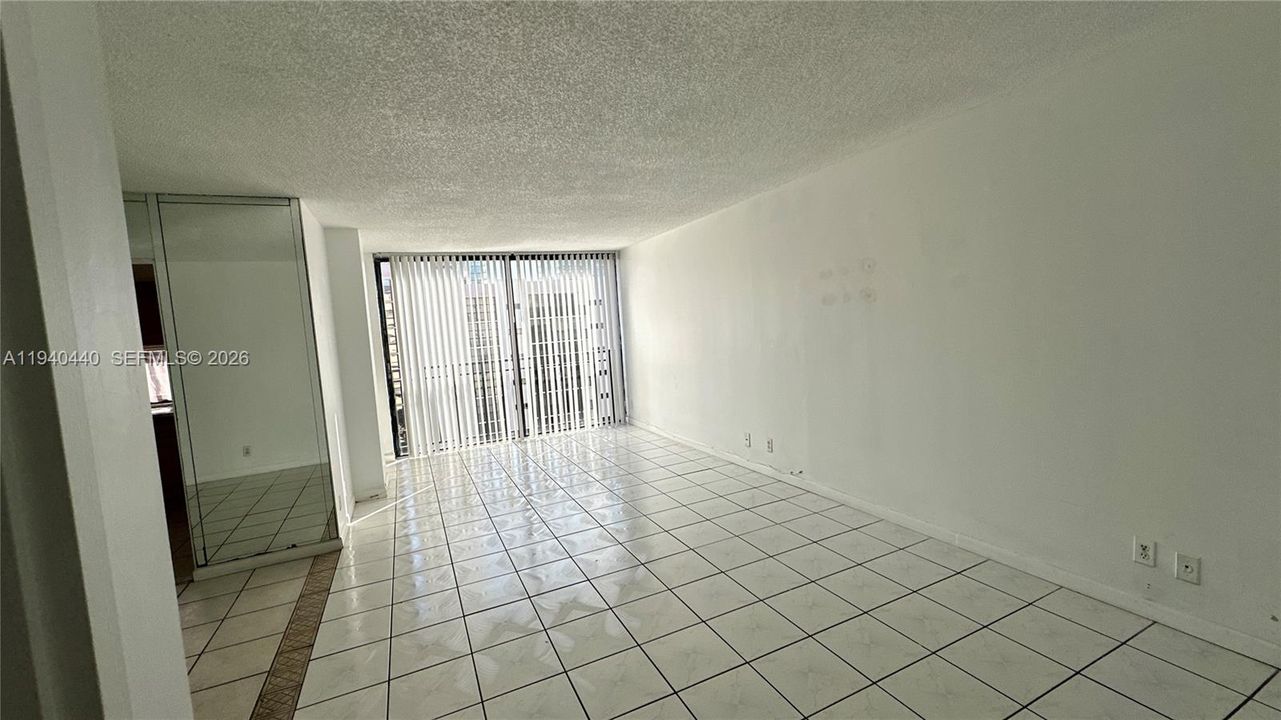 For Rent: $1,850 (1 beds, 1 baths, 767 Square Feet)