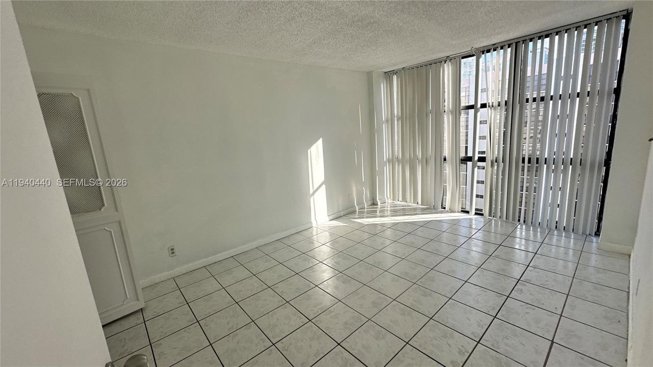 For Rent: $1,850 (1 beds, 1 baths, 767 Square Feet)