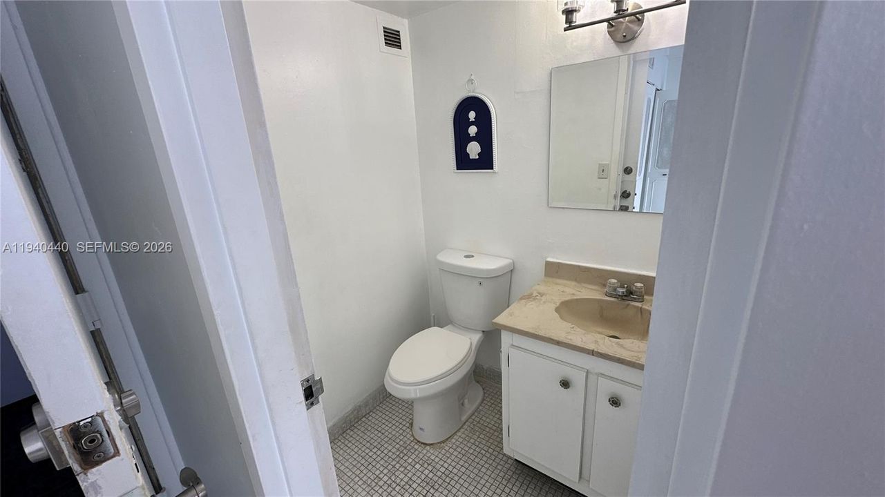For Rent: $1,850 (1 beds, 1 baths, 767 Square Feet)