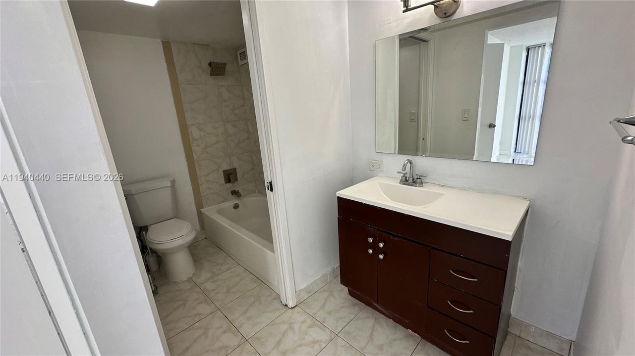 For Rent: $1,850 (1 beds, 1 baths, 767 Square Feet)