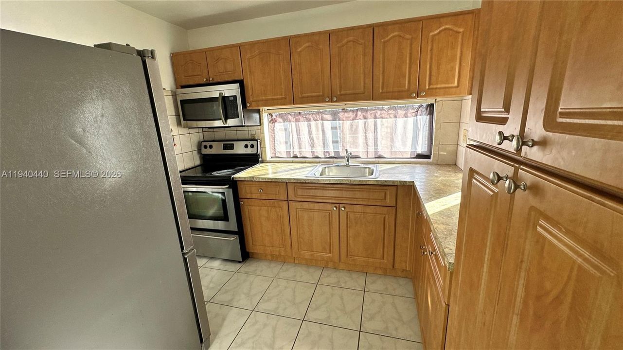 For Rent: $1,850 (1 beds, 1 baths, 767 Square Feet)