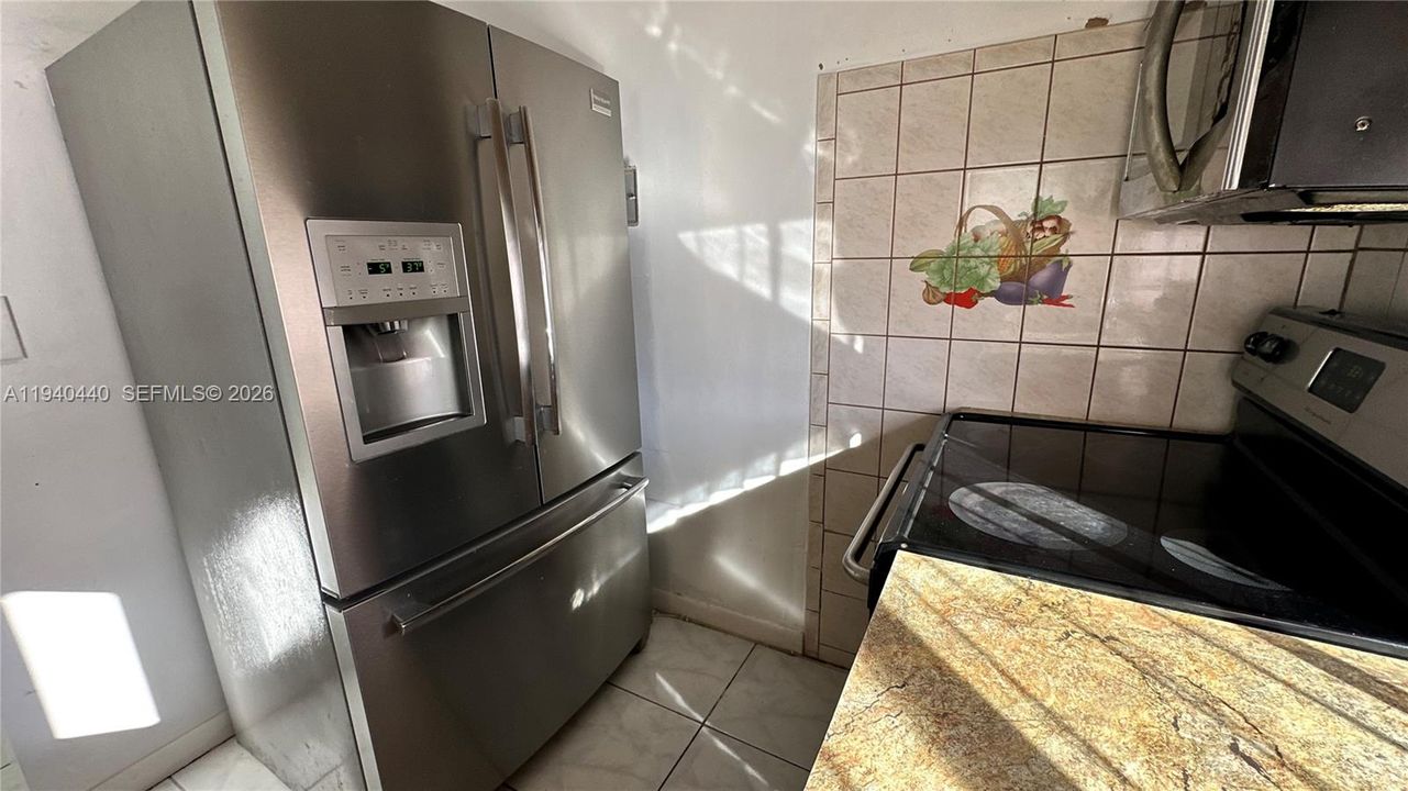 For Rent: $1,850 (1 beds, 1 baths, 767 Square Feet)