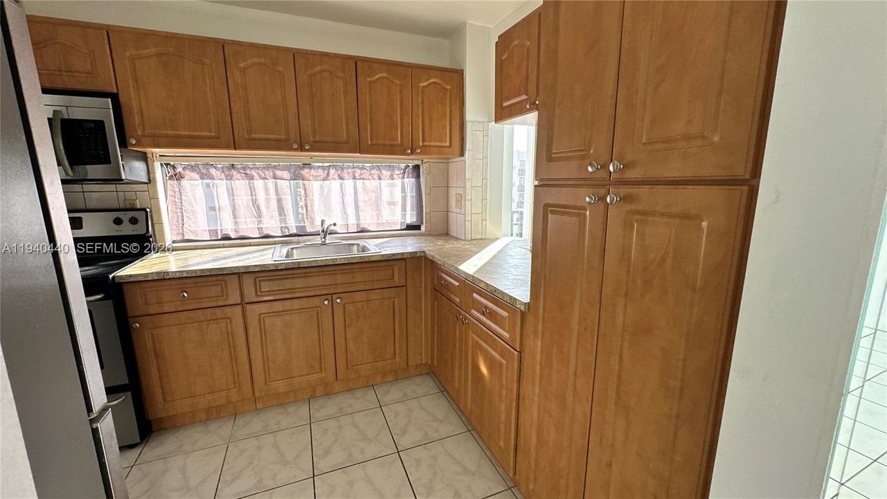 For Rent: $1,850 (1 beds, 1 baths, 767 Square Feet)