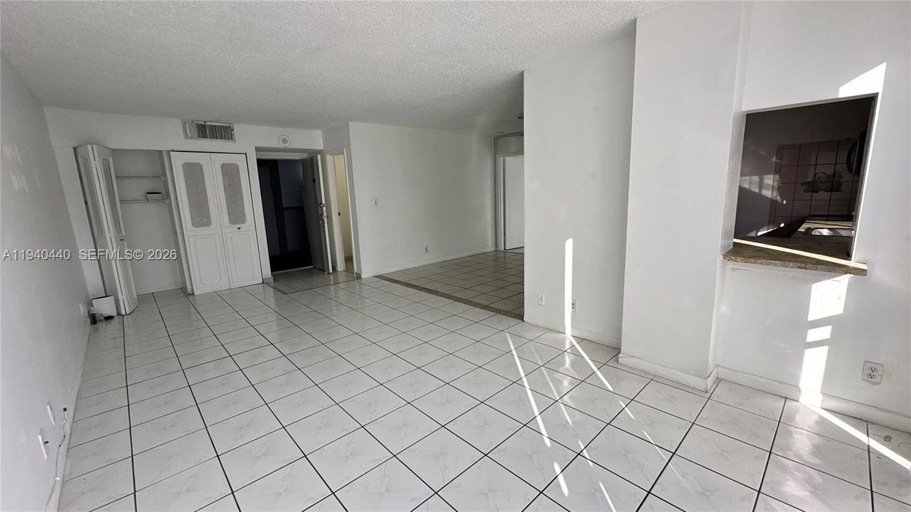 For Rent: $1,850 (1 beds, 1 baths, 767 Square Feet)