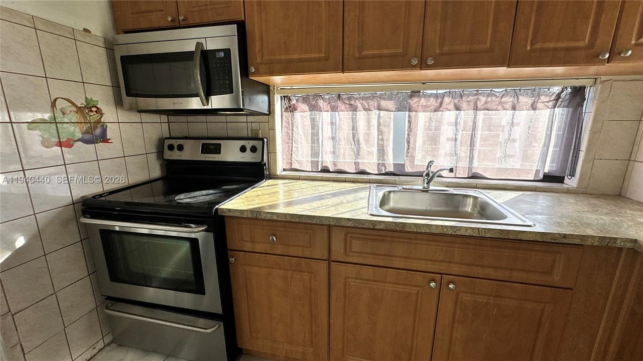 For Rent: $1,850 (1 beds, 1 baths, 767 Square Feet)