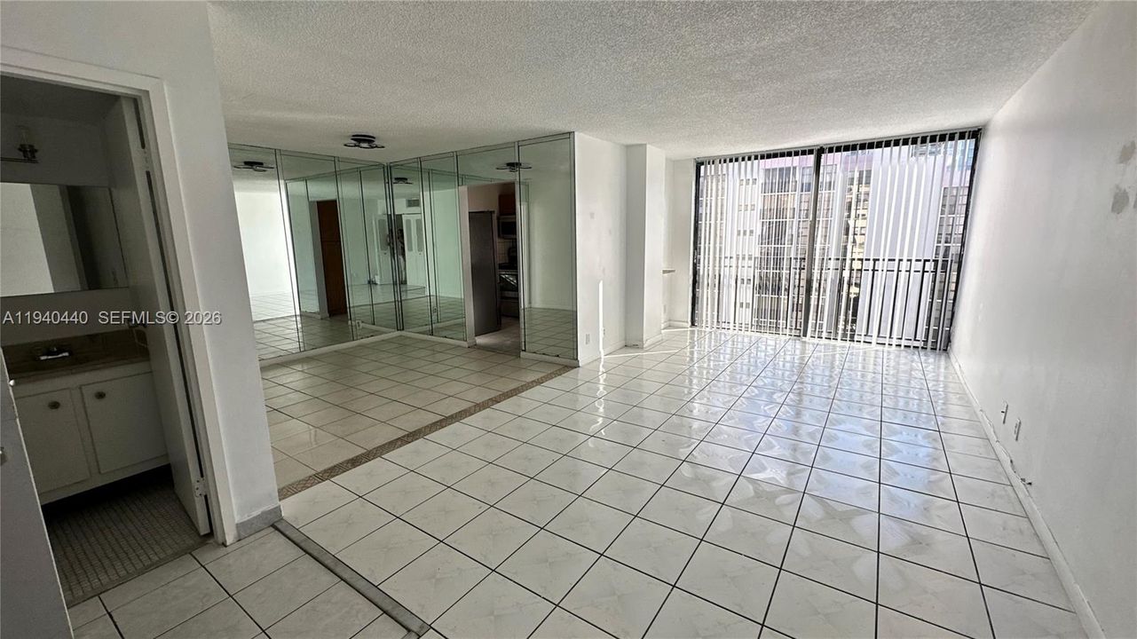 For Rent: $1,850 (1 beds, 1 baths, 767 Square Feet)