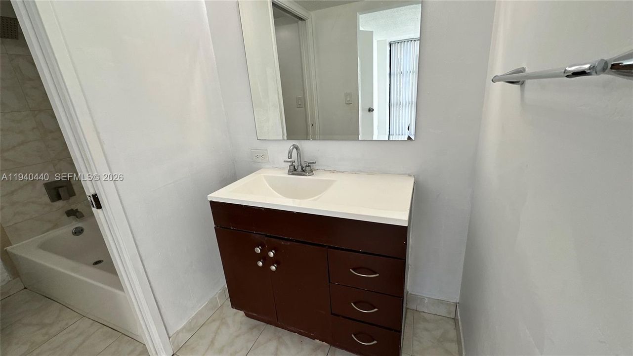 For Rent: $1,850 (1 beds, 1 baths, 767 Square Feet)