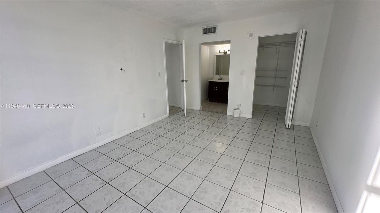 For Rent: $1,850 (1 beds, 1 baths, 767 Square Feet)