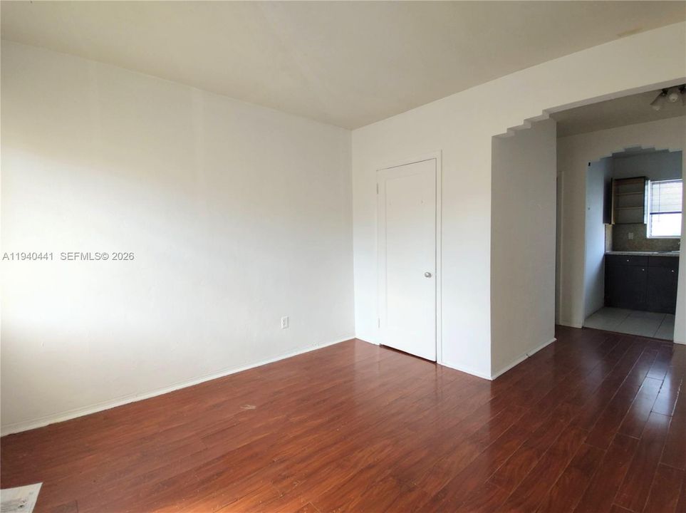 В аренду: $1,300 (0 спален, 1 ванн, 4712 Квадратных фут)