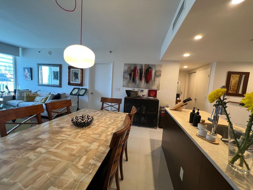 En Venta: $679,500 (1 camas, 1 baños, 984 Pies cuadrados)