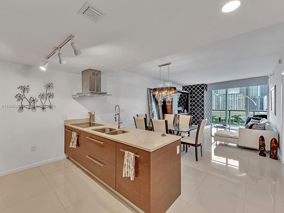 En Venta: $679,500 (1 camas, 1 baños, 984 Pies cuadrados)