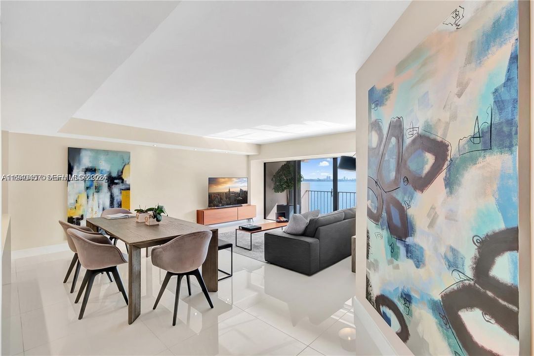 На продажу: $289,000 (2 спален, 2 ванн, 1460 Квадратных фут)