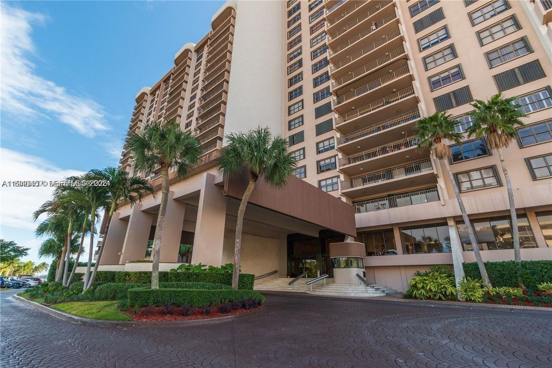 На продажу: $289,000 (2 спален, 2 ванн, 1460 Квадратных фут)