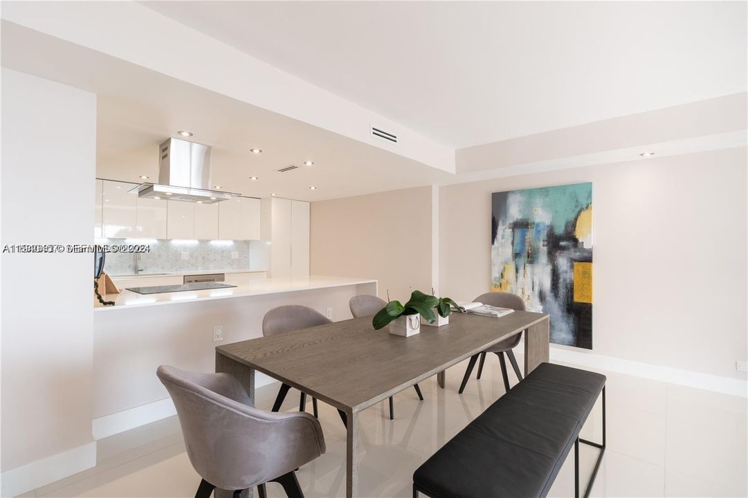 На продажу: $289,000 (2 спален, 2 ванн, 1460 Квадратных фут)