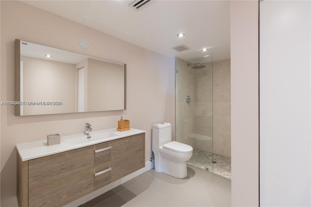 На продажу: $289,000 (2 спален, 2 ванн, 1460 Квадратных фут)