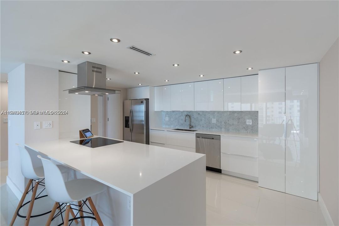 На продажу: $289,000 (2 спален, 2 ванн, 1460 Квадратных фут)