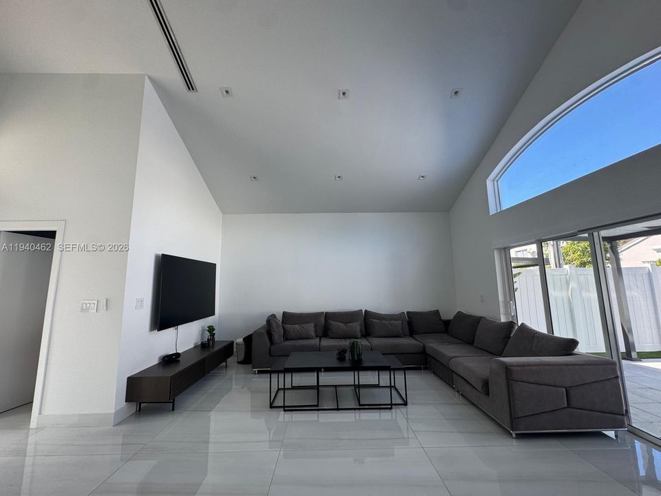 В аренду: $7,500 (4 спален, 3 ванн, 2015 Квадратных фут)