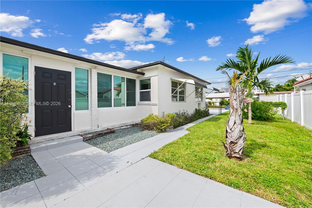 出租: $2,900 (2 贝兹, 2 浴室, 1080 平方英尺)