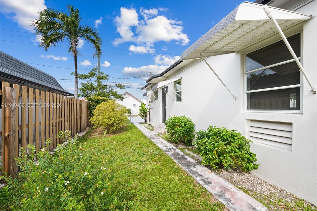 出租: $2,900 (2 贝兹, 2 浴室, 1080 平方英尺)