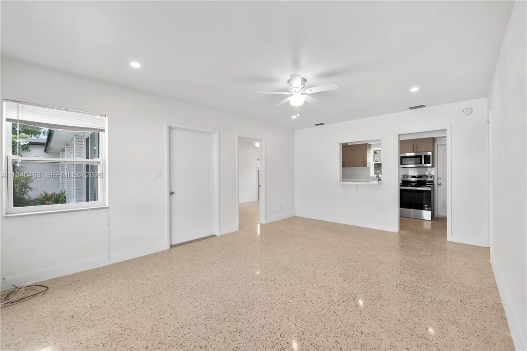 出租: $2,900 (2 贝兹, 2 浴室, 1080 平方英尺)