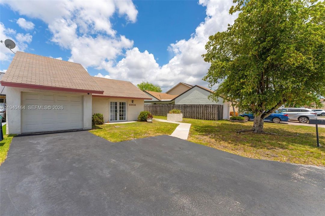 En Venta: $571,300 (3 camas, 2 baños, 1667 Pies cuadrados)