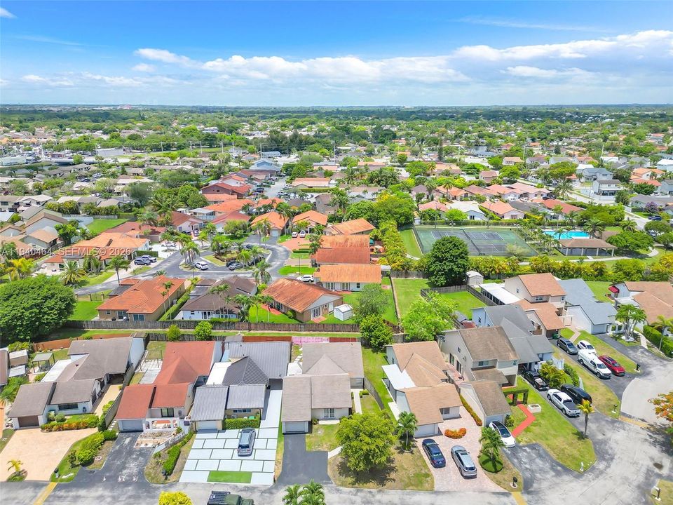 En Venta: $571,300 (3 camas, 2 baños, 1667 Pies cuadrados)