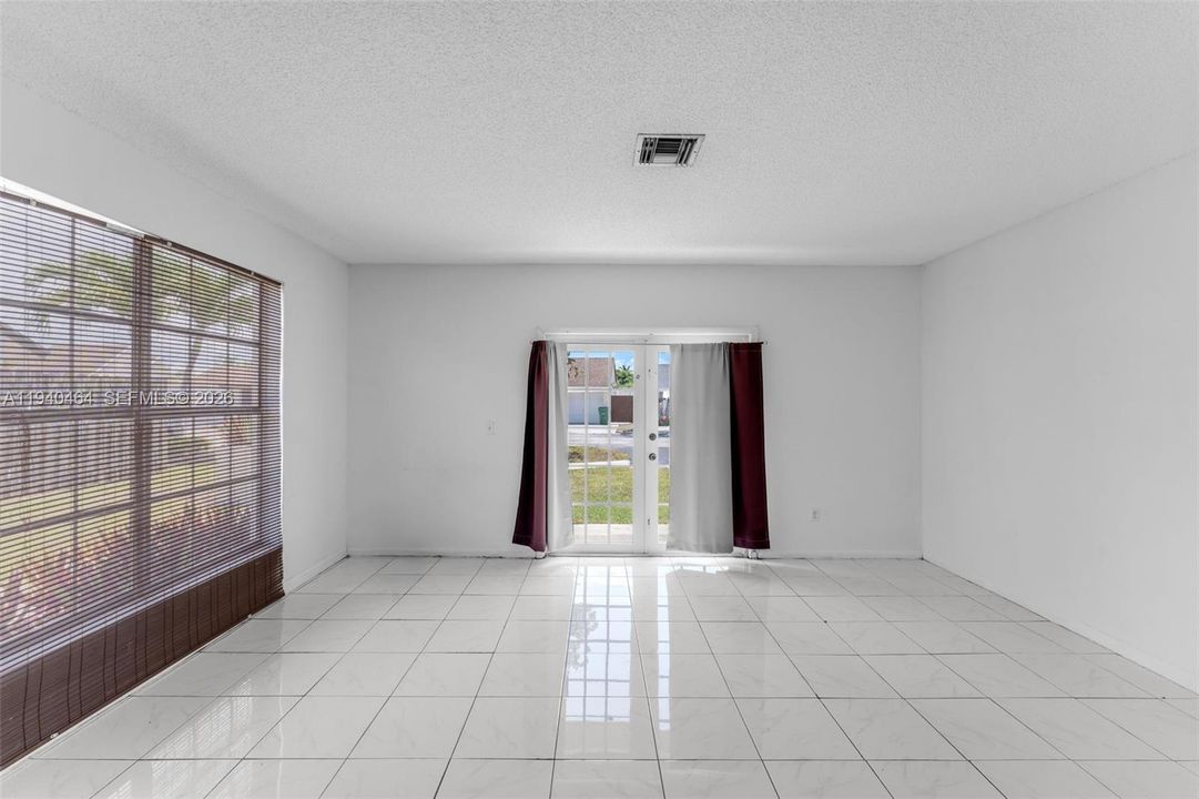 En Venta: $571,300 (3 camas, 2 baños, 1667 Pies cuadrados)