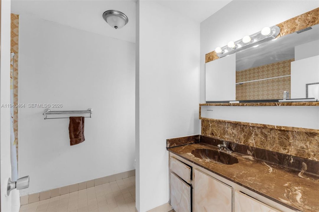 En Venta: $571,300 (3 camas, 2 baños, 1667 Pies cuadrados)