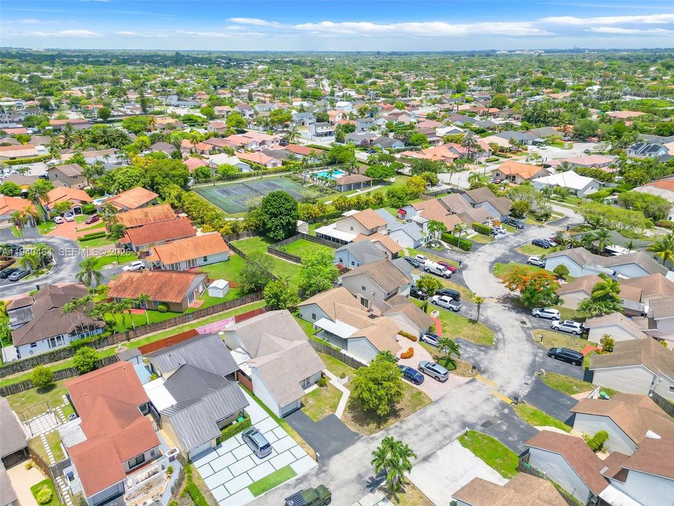 En Venta: $571,300 (3 camas, 2 baños, 1667 Pies cuadrados)