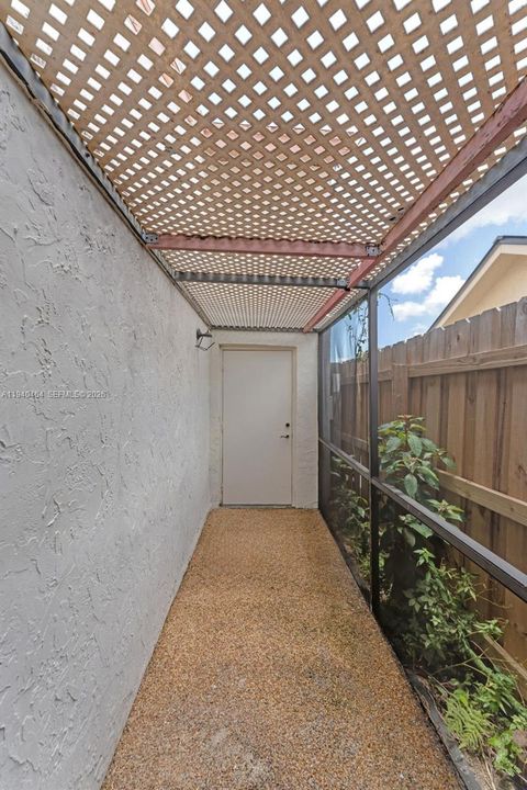 En Venta: $571,300 (3 camas, 2 baños, 1667 Pies cuadrados)