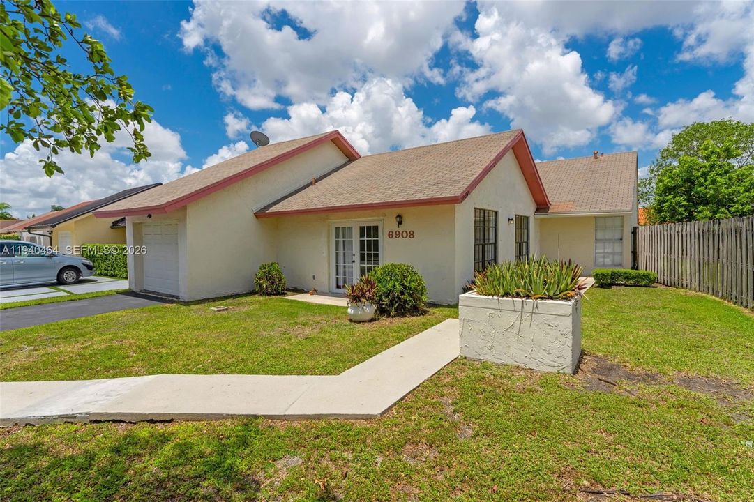 En Venta: $571,300 (3 camas, 2 baños, 1667 Pies cuadrados)