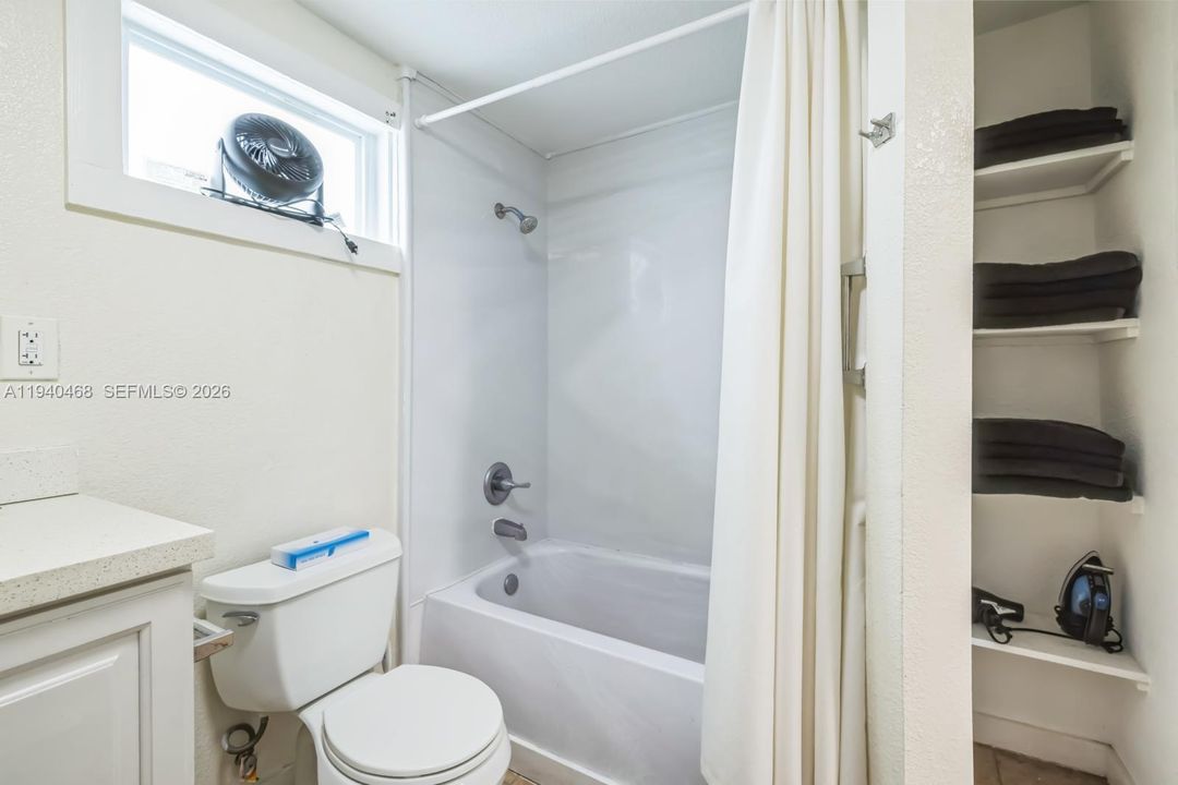 En Venta: $375,000 (2 camas, 1 baños, 837 Pies cuadrados)