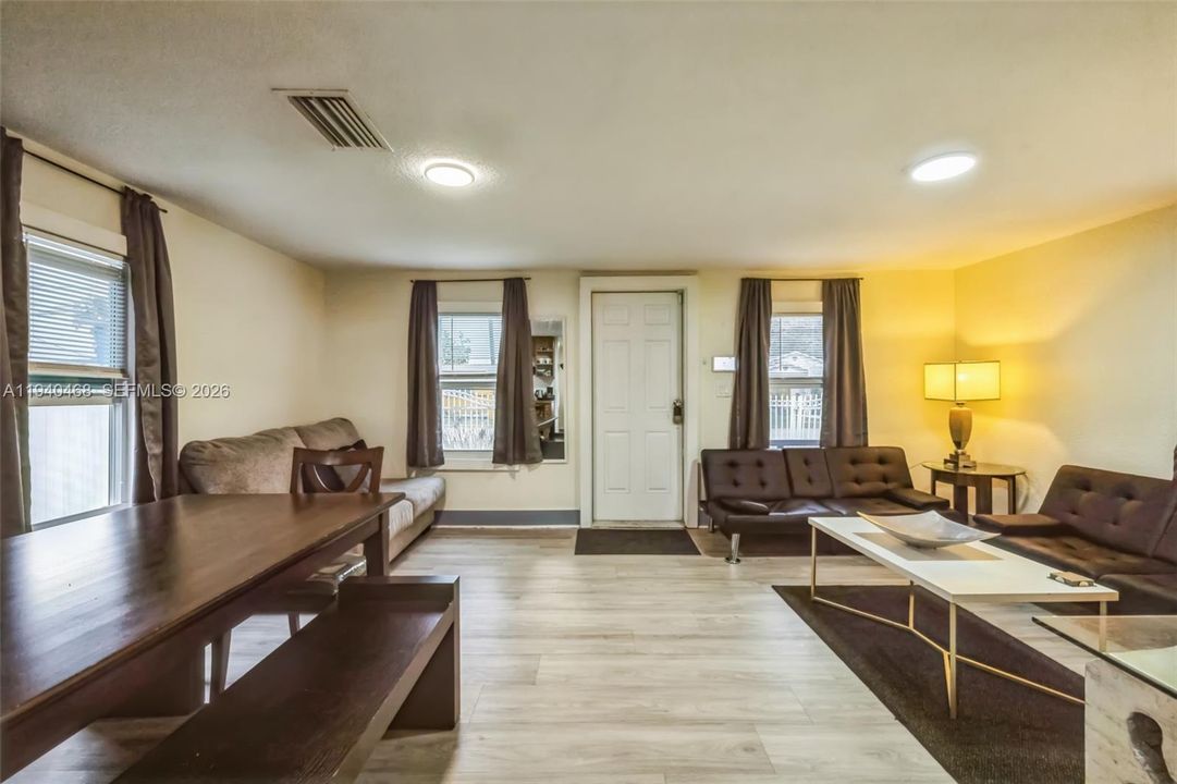 En Venta: $375,000 (2 camas, 1 baños, 837 Pies cuadrados)