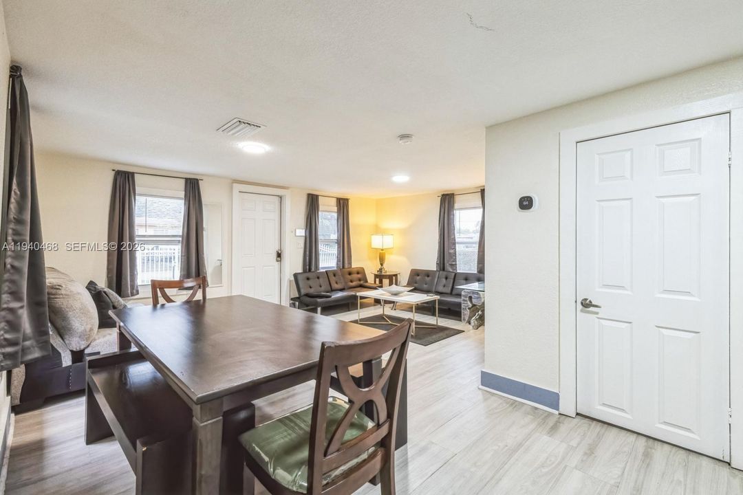 En Venta: $375,000 (2 camas, 1 baños, 837 Pies cuadrados)