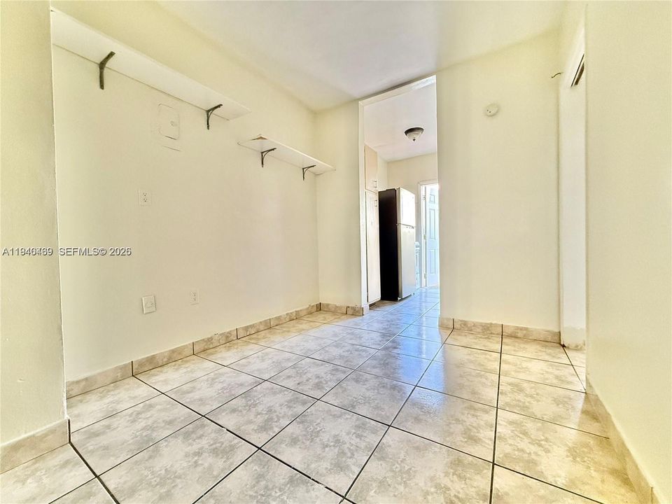 For Rent: $1,350 (0 beds, 1 baths, 415 Square Feet)