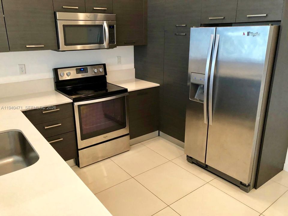For Rent: $2,300 (2 beds, 2 baths, 1120 Square Feet)