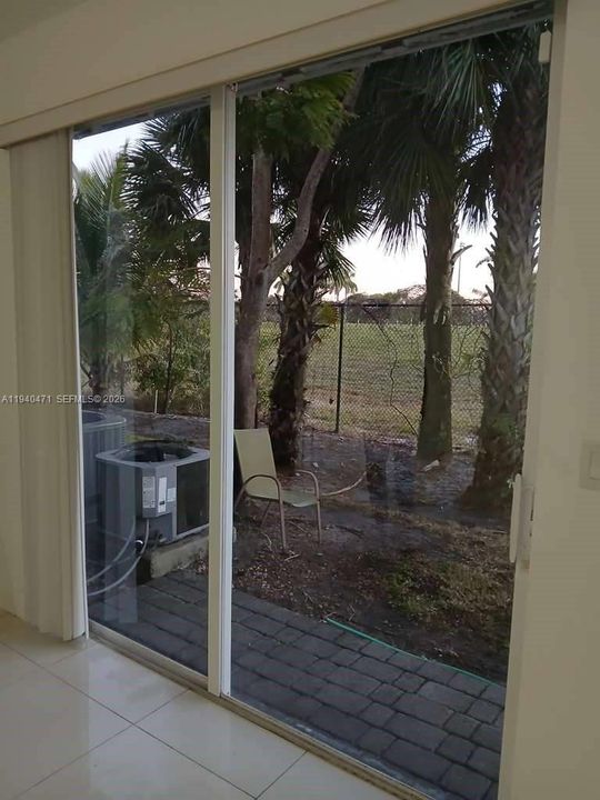 For Rent: $2,300 (2 beds, 2 baths, 1120 Square Feet)