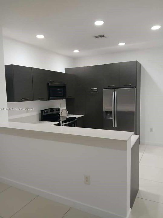 For Rent: $2,300 (2 beds, 2 baths, 1120 Square Feet)