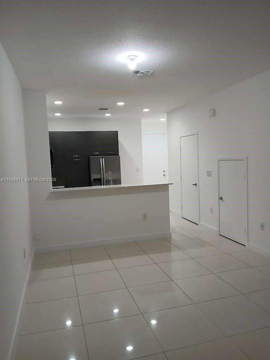 For Rent: $2,300 (2 beds, 2 baths, 1120 Square Feet)
