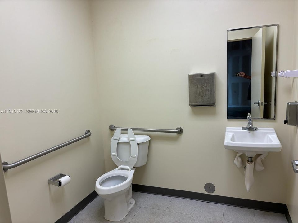 出租: $4,100 (0 贝兹, 0 浴室, 0 平方英尺)