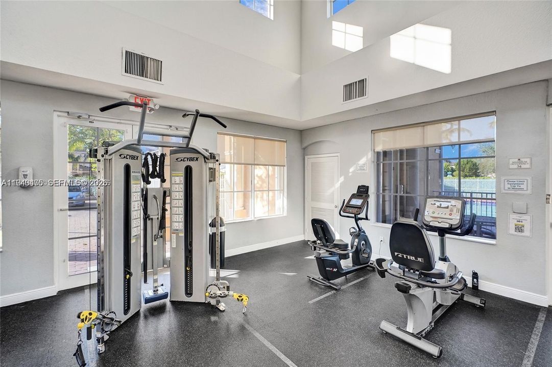 待售: $550,000 (4 贝兹, 2 浴室, 1793 平方英尺)