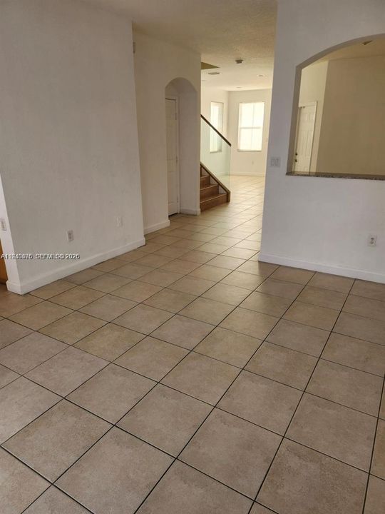 待售: $550,000 (4 贝兹, 2 浴室, 1793 平方英尺)