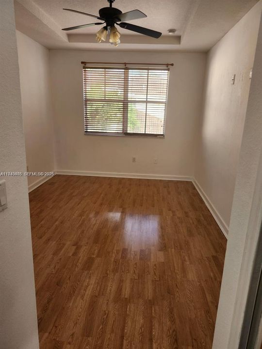 待售: $550,000 (4 贝兹, 2 浴室, 1793 平方英尺)