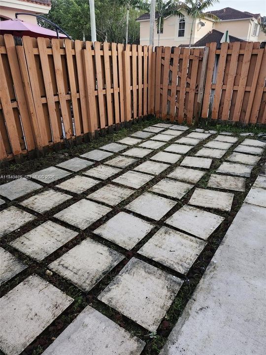 待售: $550,000 (4 贝兹, 2 浴室, 1793 平方英尺)