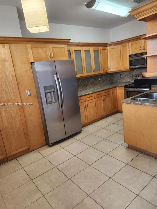 待售: $550,000 (4 贝兹, 2 浴室, 1793 平方英尺)